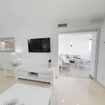 Puerto Ideal Location * 埃斯特波纳