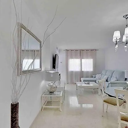 Puerto Ideal Location Estepona